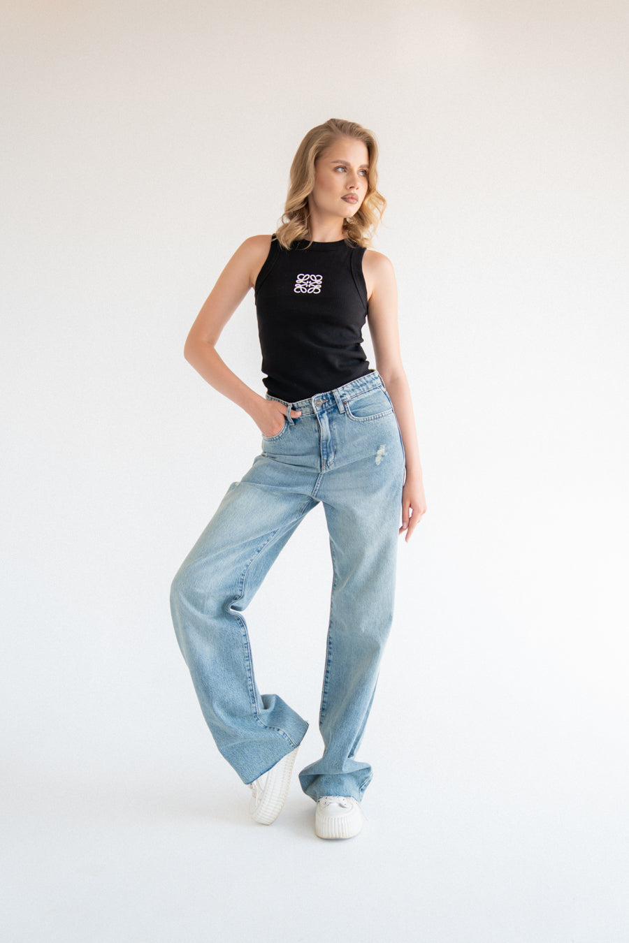 Hight-Waist Light Acid Wash Straight Leg Jeans